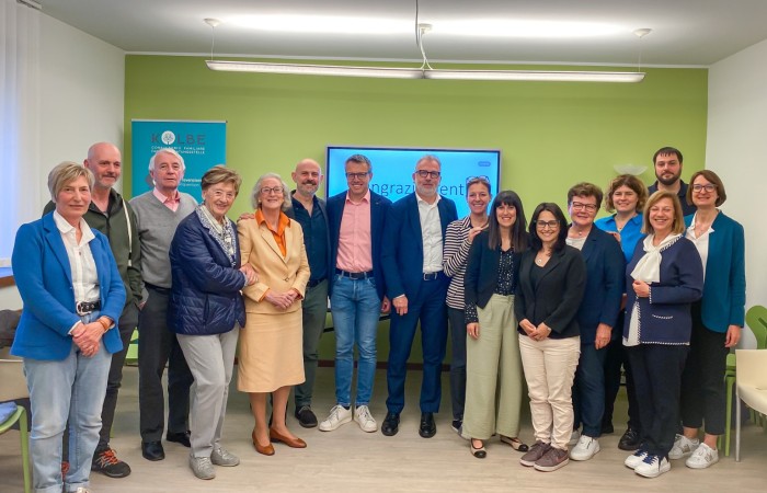 ✨ Un nuovo capitolo per il Consultorio Kolbe! ✨
Ieri 20 maggio 2025, tra strette di mano, sorrisi e tanta partecipazione, abbiamo scritto una pagina importante della nostra storia.

Un nuovo statuto che ci proietta verso il futuro, adeguato al Codice del Terzo Settore.
L’approvazione del bilancio, perché ogni traguardo parte da basi solide.
Un’assemblea ricca di idee e condivisione, con il cuore e la mente rivolti alla crescita della nostra associazione.

Un grande grazie a tutti i partecipanti che hanno contribuito con il loro impegno e dedizione! 