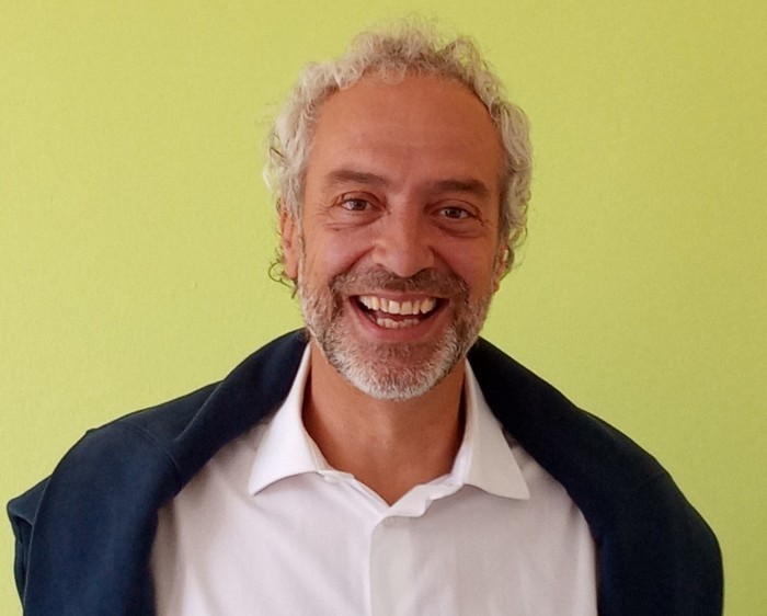 Psychologe-Psychotherapeut. Abschluss in Psychologie an der Universität von Padua. Er arbeitet seit 2009 in der Beratungsstelle und beschäftigt sich mit Einzel-, Paar- und Familienberatung sowie mit Problemen von Jugendlichen. Experte für Bioenergetik. Seit 2011 Koordinator der Stelle Meran.