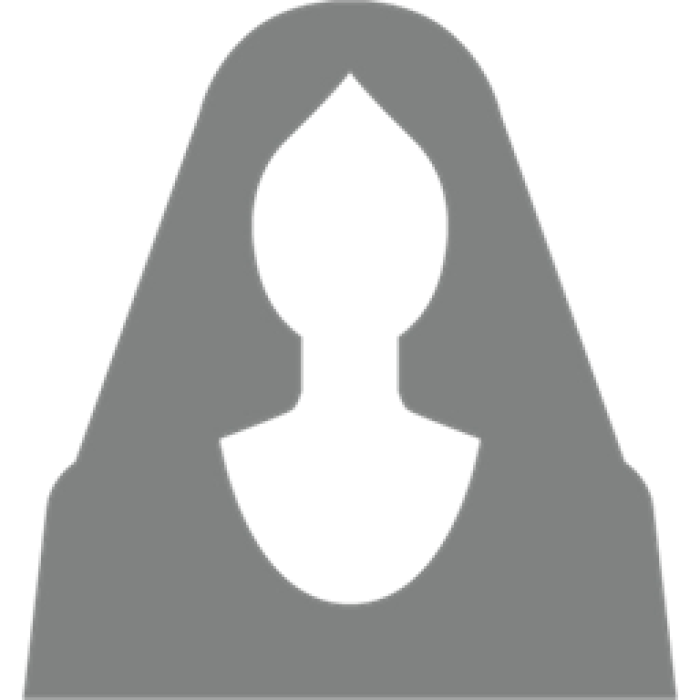 Laureata in Medicina e Chirurgia presso l'Università di Modena, è specializzata in pediatria presso la stessa Università; collabora con il Consultorio sede di Bolzano e si occupa dei corsi di preparazione alla nascita.