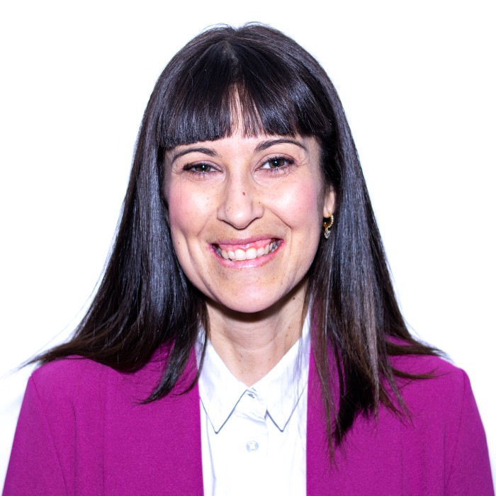 Abschluss in Entwicklungs- und Erziehungspsychologie und Spezialisierung in Entwicklungspsychologie und schulischer Intervention an der Universität Padua. Spezialisierung in systemischer Psychotherapie am Mailänder Zentrum für Familienpsychotherapie in Bologna. Sie arbeitet seit 2019 mit der Beratungsstelle zusammen und ist in der Einzel-, Paar- und Familienberatung/therapie, Beratung und Therapie mit Kindern, Jugendlichen und jungen Menschen tätig.