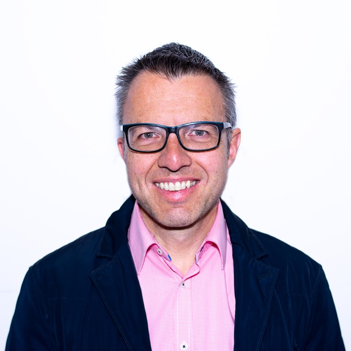 Studium der Psychologie an der Karl-Franzens-Universität in Graz/Österreich, vierjährige Ausbildung in kognitiver Verhaltenstherapie, Weiterbildung in Entwicklungstherapie und Paartherapie; Seit 2022 Direktor der Beratungsstelle o.sparber@consultoriokolbe.it