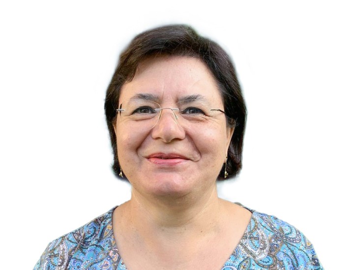 Die diplomierte Sekretärin arbeitet seit 1999 im Sitz in Bozen und ist für den Empfang, den informatischen Bereich und die Sekretariatsaufgaben zuständig.