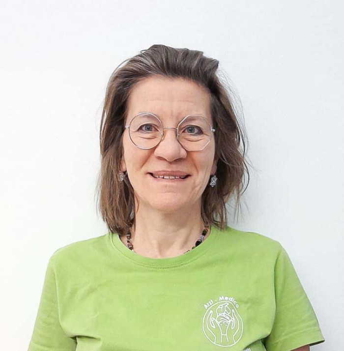 Laureata in Medicina e Chirurgia presso l’Università di Padova e specializzata in Ostetricia e Ginecologia presso l’Università di Verona, collabora con il Consultorio presso la sede di Bolzano dal 2021 e si occupa di consulenze medico-ginecologiche di prevenzione, PAP-Test, visite ed ecografie ginecologiche, visite preconcezionali, visite ostetriche, visite senologiche, colloqui informativi e di consulenze sanitarie.