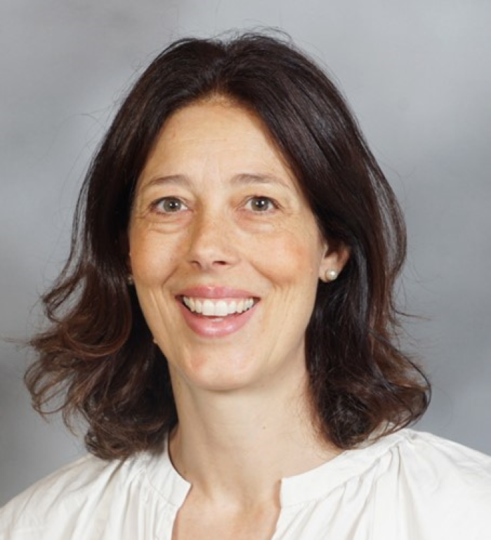 Studium der Psychologie an der Universität Innsbruck. Ausbildung in Personzentrierter Psychotherapie nach Rogers und in Personzentrierter Psychotherapie mit Kindern und Jugendlichen (Spieltherapie). Mehrjährige Weiterbildung in Bindungsbasierter Beratung und Therapie und in systemischer Paarberatung. Sie arbeitet seit 2023 in der Beratungsstelle und bietet Beratung und Psychotherapie für Einzelpersonen, Kinder, Jugendliche und deren Familien an.