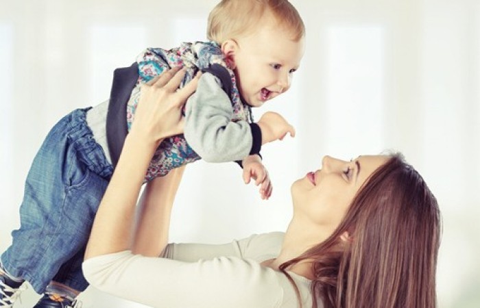 Postnatale Kurse bieten multidisziplinäre Unterstützung und ermöglichen es, die ersten Lebensmonate des Babys positiv und gelassen zu bewältigen. Neben der theoretischen Vorbereitung bietet der Kurs eine Fülle von nützlichen Hilfsmitteln, um die Zeit nach der Geburt sowohl physisch als auch psychisch bestmöglich zu bewältigen.