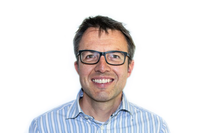 Laureato in Psicologia presso la Karl Franzens Universitaet di Graz/Austria, Corso quadriennale in Psicoterapia cognitivo comportamentale, ulteriori formazioni in terapia dell'età evolutiva e terapia di coppia; è direttore del Consultorio Kolbe dal 2022. 

o.sparber@consultoriokolbe.it