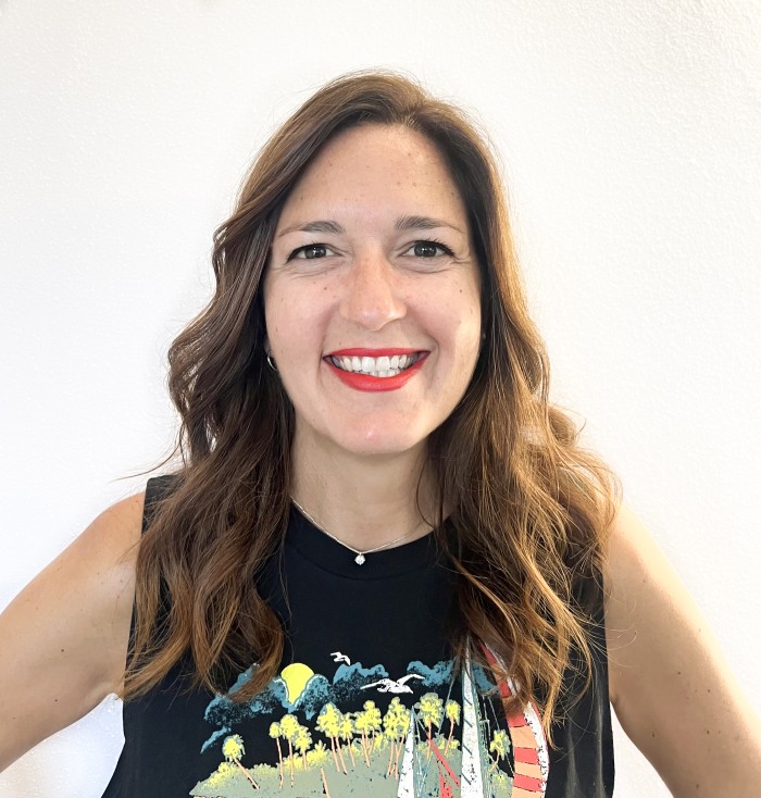 Laurea triennale in Servizio Sociale alla Libera Università di Bolzano, laurea Magistrale all'Università Ca'Foscari di Venezia e
Master sull'Immigrazione - Fenomeni migratori e trasformazioni sociali all'Università Ca'Foscari di Venezia.
Collabora con il consultorio dal 2023 come assistente sociale.